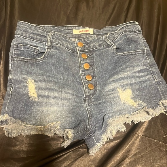 Women’s Shorts - Picture 1 of 3